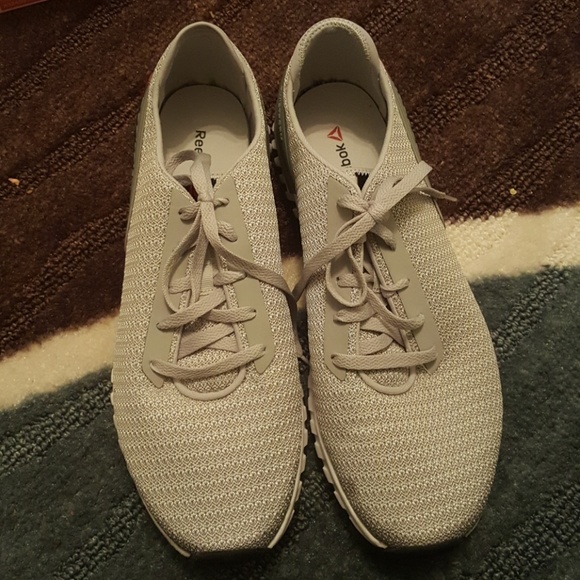 Running Shoes - Picture 3 of 4